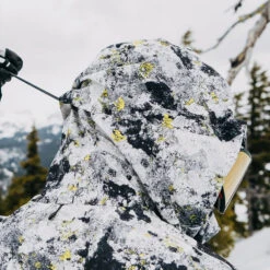 Burton [ak] Gore-Tex Swash Snowboardjacke Limeade Lichen Herren -Skigeschäft burton ak gore swash jacket 10001109964 03 gross