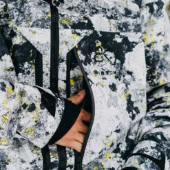 Burton [ak] Gore-Tex Swash Snowboardjacke Limeade Lichen Herren -Skigeschäft burton ak gore swash jacket 10001109964 05 gross