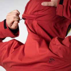 Jones Peak Bagger Skijacke Safety Red Herren -Skigeschäft jones peak bagger jacket safety red 03 gross